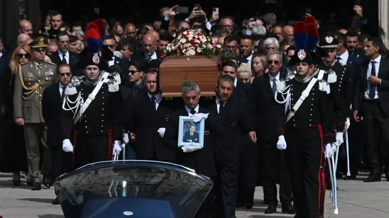 Il funerale di Silvio Berlusconi è stato celebrato nel Duomo di Milano - Foto Ansa © www.giornaledibrescia.it
