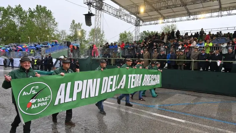 Adunata degli Alpini, le penne nere della Valle Camonica alla grande sfilata