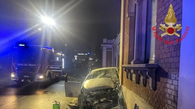 Villa Carcina, schianto nella notte: ferito un 24enne