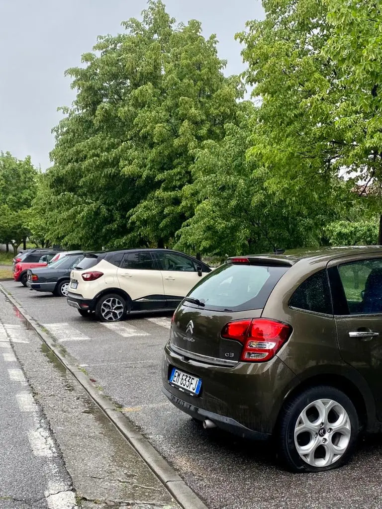 Nella zona del parco delle Pozze di Lonato sono state forate le gomme a diverse auto