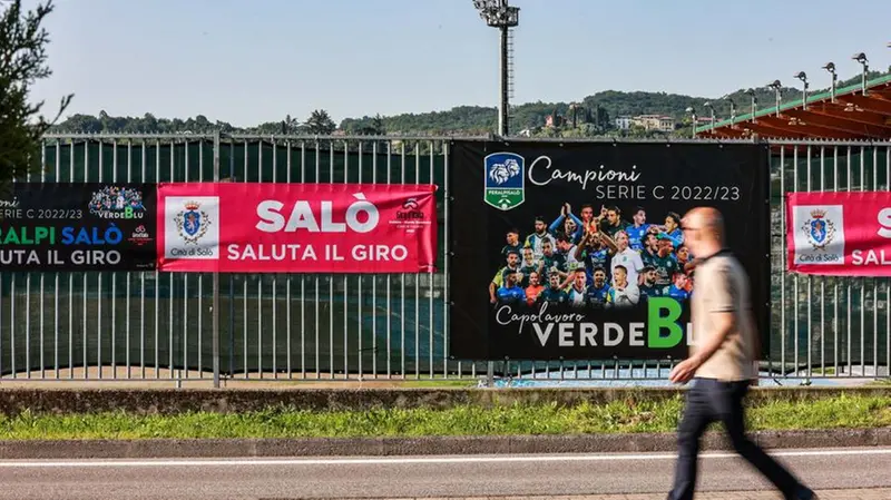 Salò è pronta ad accogliere i corridori del Giro d'Italia - Foto New Reporter Comincini © www.giornaledibrescia.it