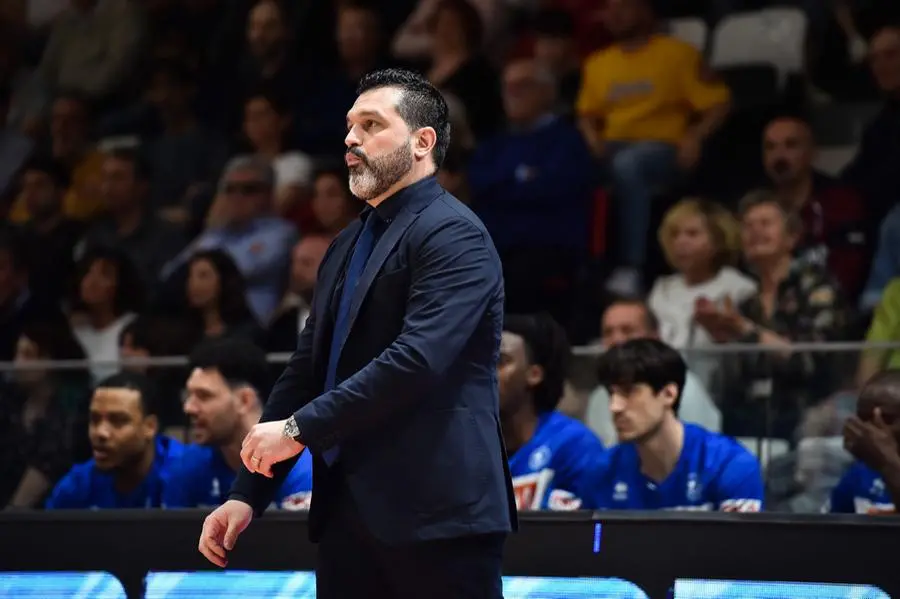 Alessandro Magro a bordo campo a Reggio Emilia - Foto New Reporter Checchi © www.giornaledibrescia.it