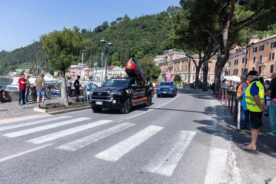L'attesa per il passaggio del Giro d'Italia a Toscolano Maderno