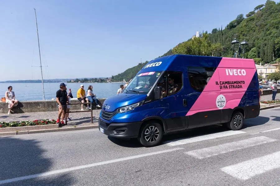 L'attesa per il passaggio del Giro d'Italia a Toscolano Maderno
