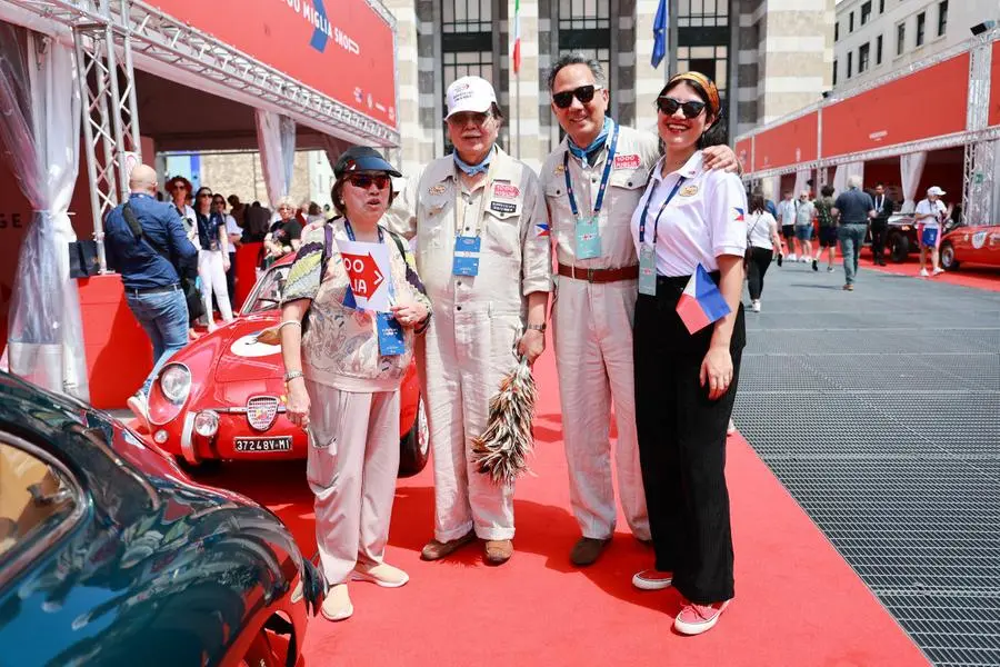 Mille Miglia 2023: la punzonatura in piazza Vittoria-2