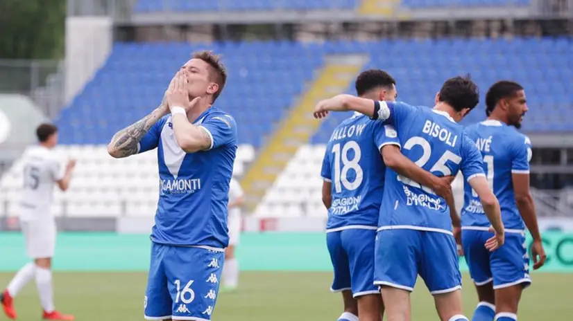 Brescia in campo contro il Cosenza al Rigamonti
