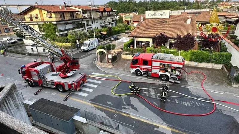 Incendio al centro commerciale Le Vele, lo spegnimento e la bonifica