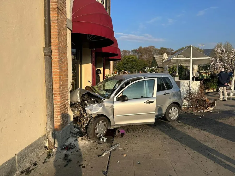 L'auto incidentata a Paratico