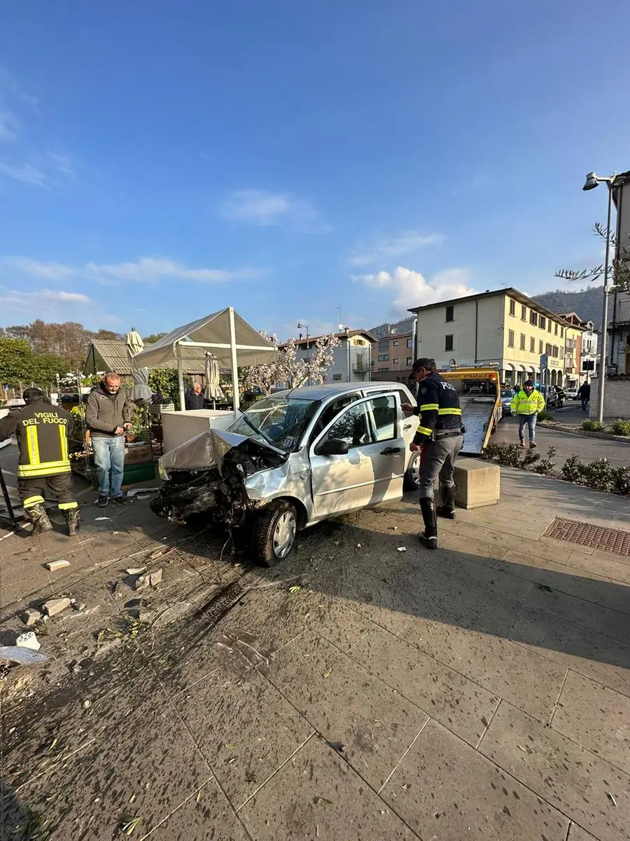 L'auto incidentata a Paratico