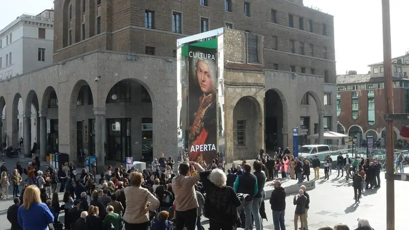 Gli Stargate in piazza Vittoria a Brescia e in piazza Matteotti a Bergamo