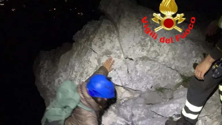 Monte Castello, alcuni momenti del recupero dei due escursionisti