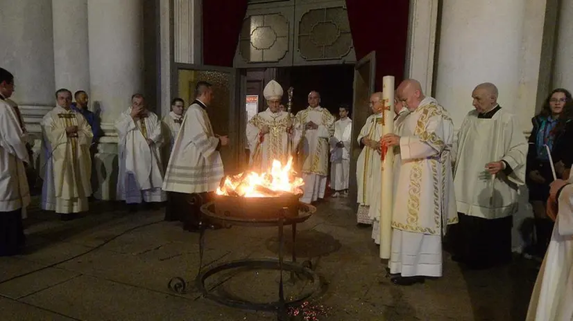 La Veglia pasquale in Duomo a Brescia