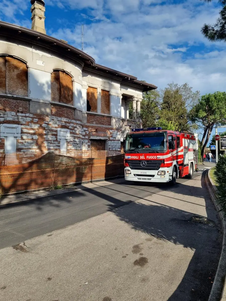 Fiamme all'ex Sesto Senso di Desenzano