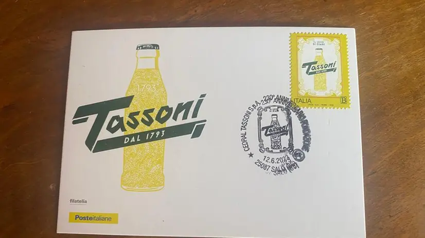 Il francobollo celebrativo dei 230 anni di Tassoni
