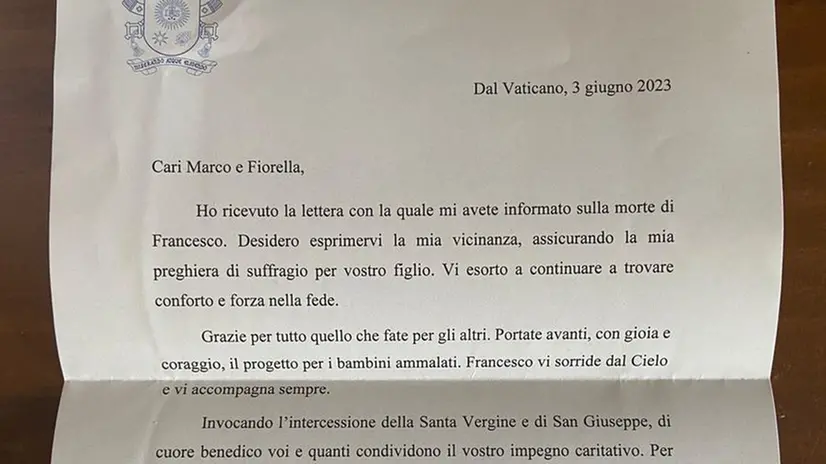 La lettera di papa Francesco a Marco e a Fiorella, genitori di Francesco - Foto © www.giornaledibrescia.it