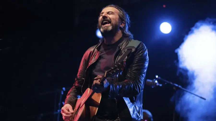 Il concerto di Omar Pedrini in Castello
