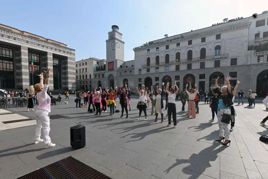 Due manifestazioni contrapposte in piazza Vittoria