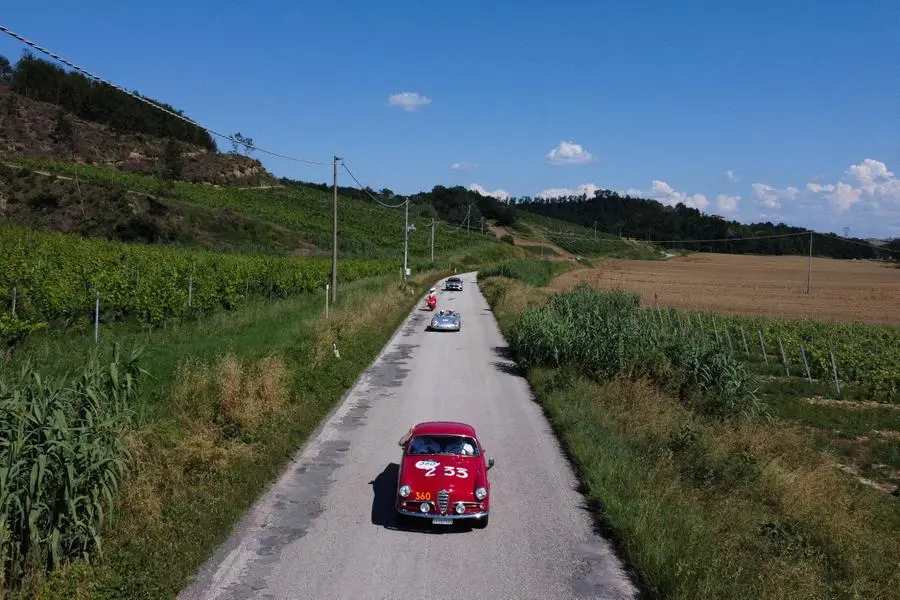 Mille Miglia 2023, il passaggio dalle campagne toscane