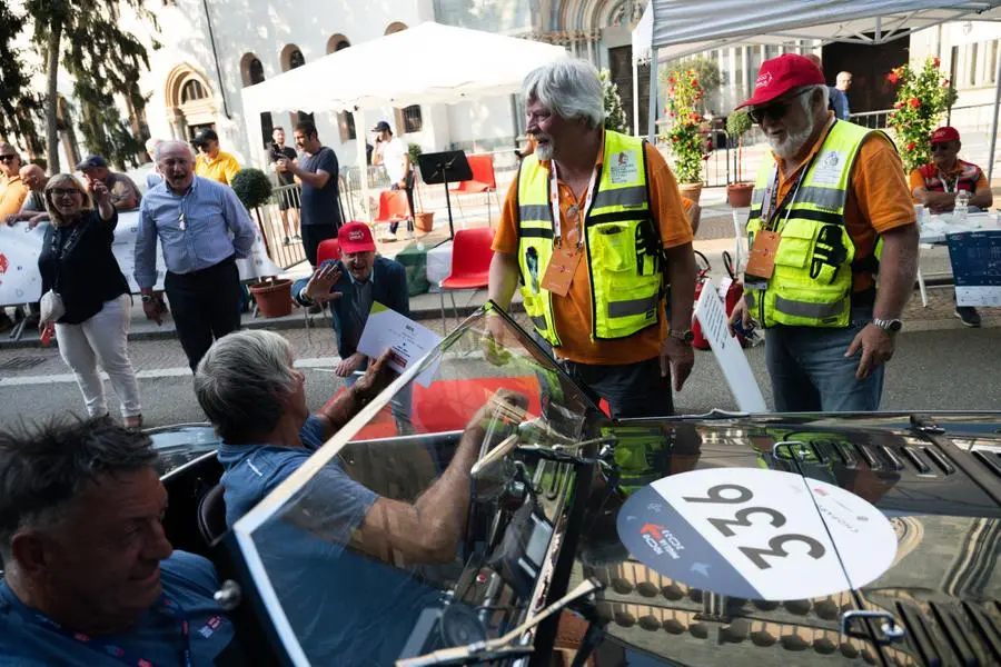 Mille Miglia 2023, il passaggio a Vercelli