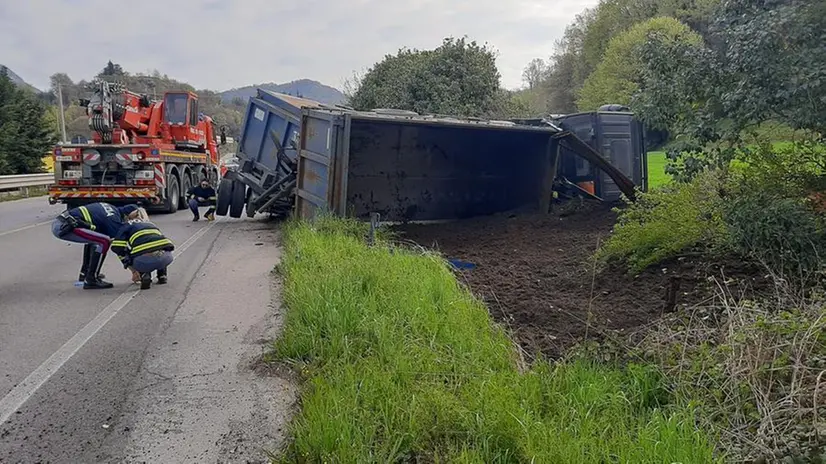 Gavardo, incidente fra tre mezzi lungo la 45bis