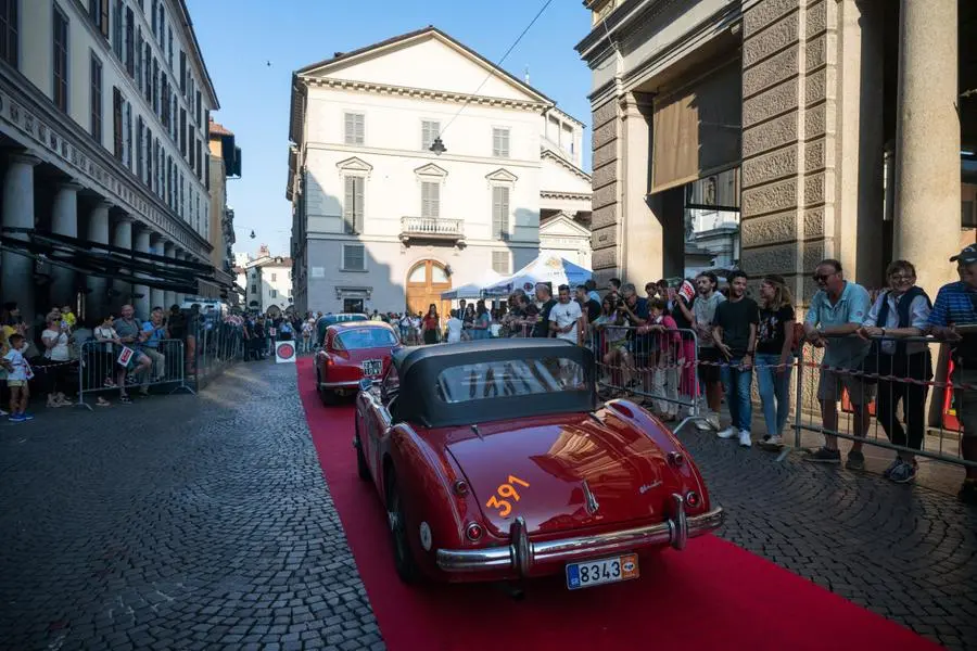 Mille Miglia 2023, il passaggio a Novara