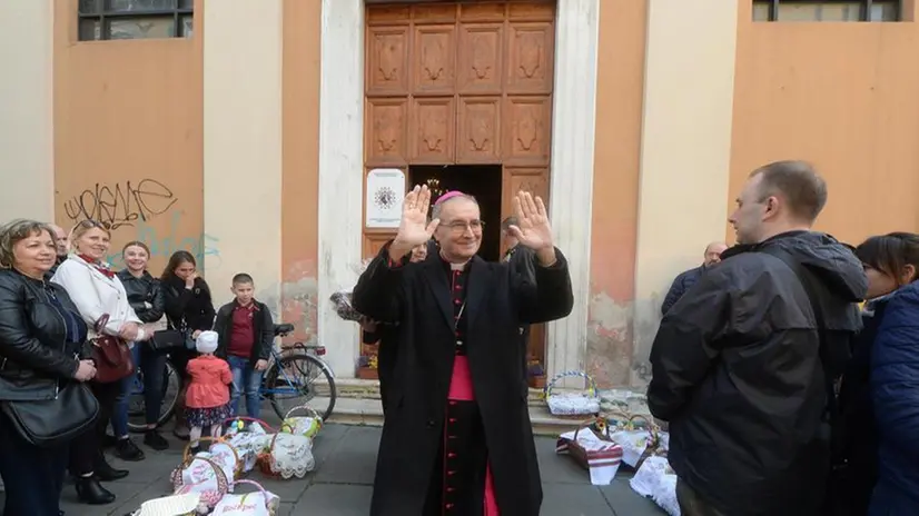Lo scambio di auguri di Pasqua alla chiesa di Sant'Orsola