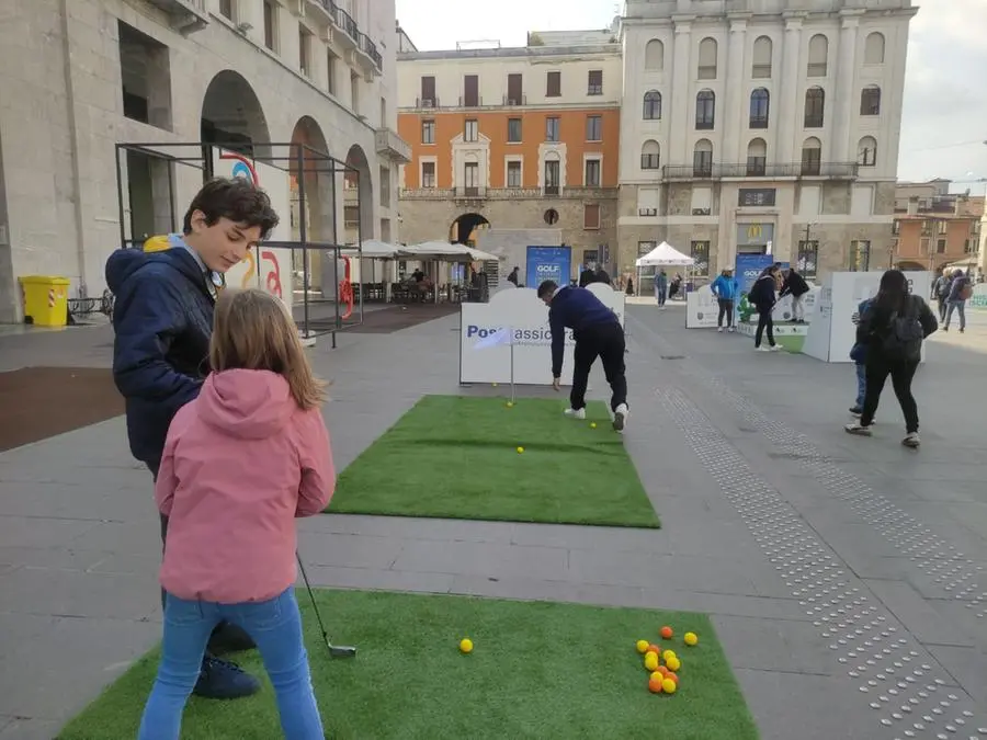 L'allestimento di «Golf in piazza»