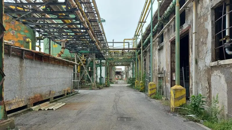 I capannoni dismessi dell'azienda - Foto © www.giornaledibrescia.it