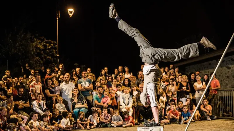 Una passata edizione del Salò Busker Festival - © www.giornaledibrescia.it