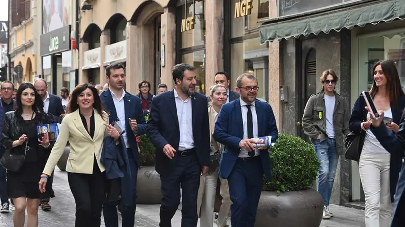 Il leader della Lega Matteo Salvini con il candidato sindaco Fabio Rolfi - Foto Marco Ortogni/Neg © www.giornaledibrescia.it