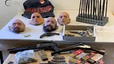 L'arsenale di armi e attrezzature sequestrato nel garage dei rapinatori delle Poste di Palazzolo