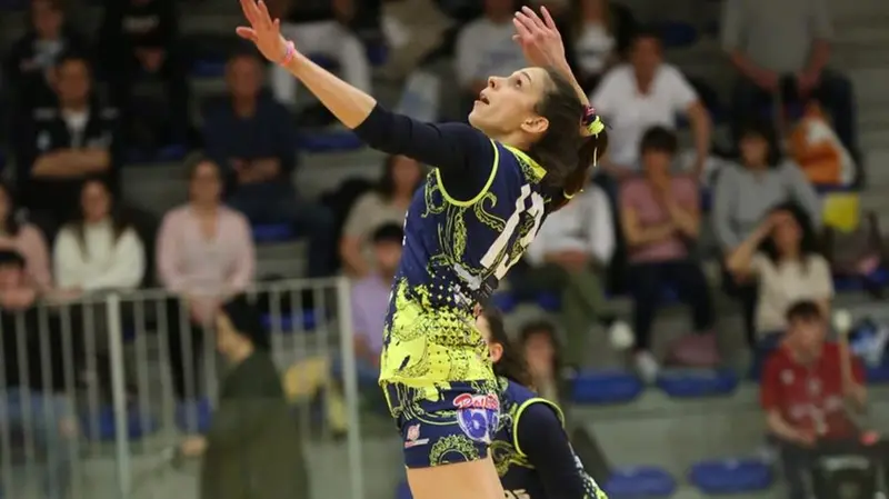 Schiacciatrice «inusuale», alta 173 centimetri © www.giornaledibrescia.it