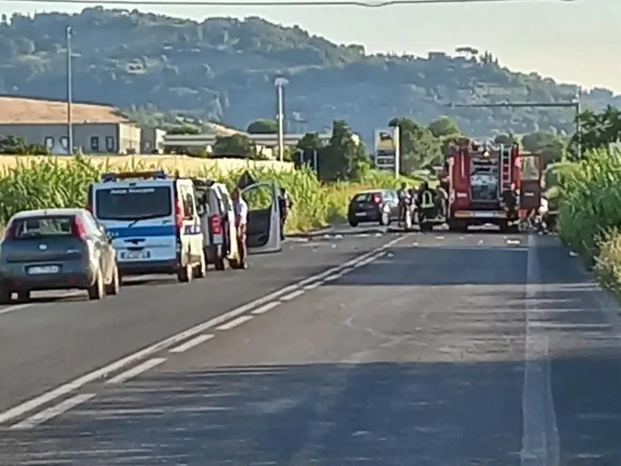 Non Si Ferma A Alt Dei Carabinieri E Travolge Auto, Morta 32enne ...