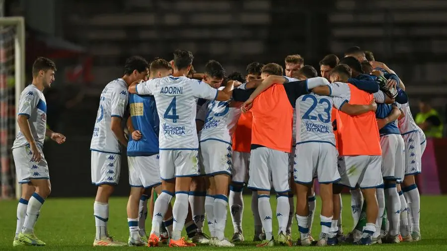 Sport Calcio Serie B Play out Cosenza Stadio Marulla Cosenza Brescia nella foto huddle Brescia a fine gara   25/05/2023 @newreporter