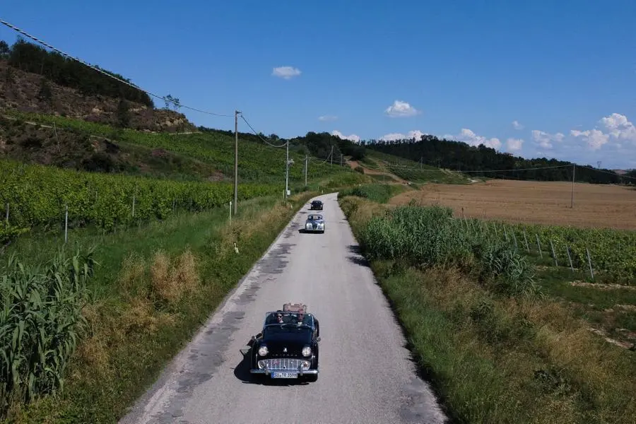 Mille Miglia 2023, il passaggio dalle campagne toscane