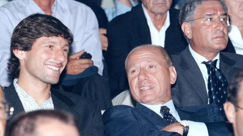 Il calciatore brasiliano Leonardo, neo acquisto rossonero, in tribuna a S. Siro con il presidente del Milan Silvio Berlusconi: era il 1997- Ansa © www.giornaledibrescia.it