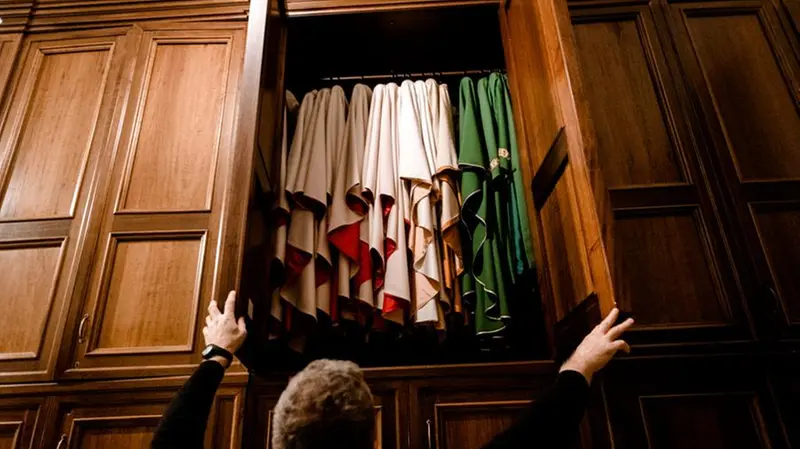 Abiti sacerdotali nella sagrestia del Duomo Nuovo di Brescia, dicembre 2020 - Foto Fabiana Zanola