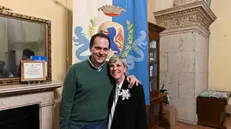 Laura Castelletti con il vicesindaco - © www.giornaledibrescia.it