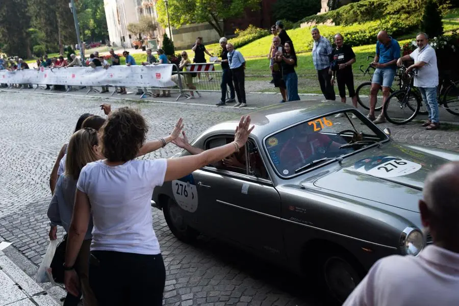 Mille Miglia 2023, il passaggio a Vercelli