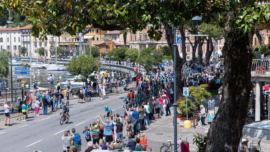 Il passaggio del Giro d'Italia a Toscolano Maderno
