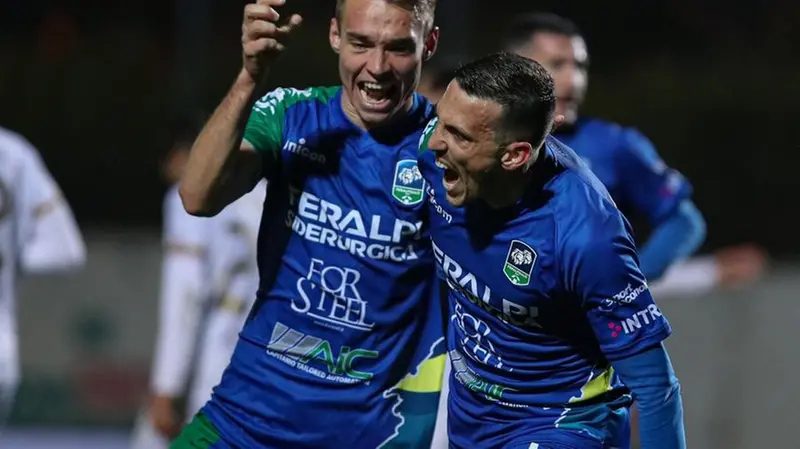 Denis Hergheligiu e il bomber Simone Guerra