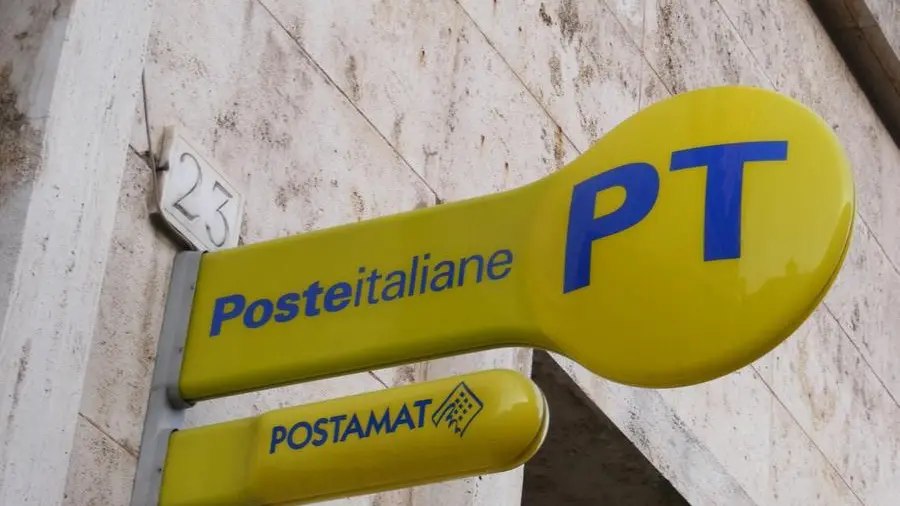 Un'insegna di Poste Italiane - © www.giornaledibrescia.it