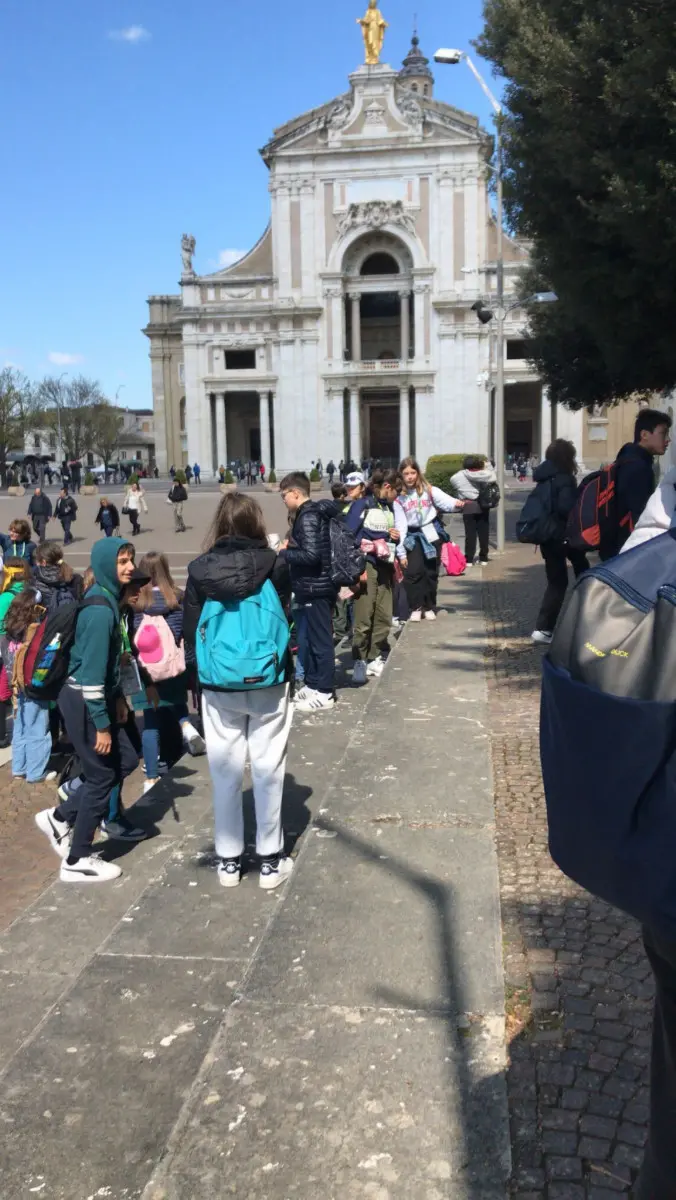 Milleduecento ragazzi bresciani in pellegrinaggio ad Assisi con il vescovo