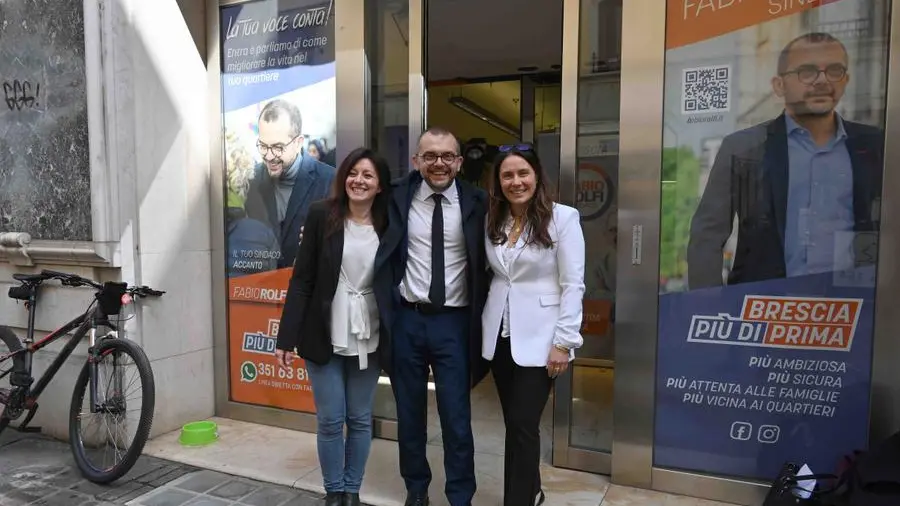 Il candidato sindaco Fabio Rolfi fra l’on. Bordonali e il ministro Locatelli - 
Foto Marco Ortogni/Neg © www.giornaledibrescia.it