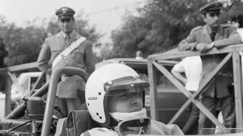 Dal Ben su una vettura a ruote scoperte