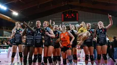 Le ragazze della Valsabbina dopo la vittoria contro Marignano - Foto NewReporter © www.giornaledibrescia.it