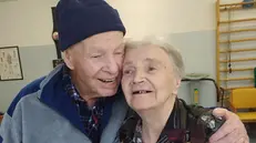 Giulia Cherubini e Giovanni Zanoni, sposati da 71 anni, sono la coppia più longeva della rsa - Foto © www.giornaledibrescia.it