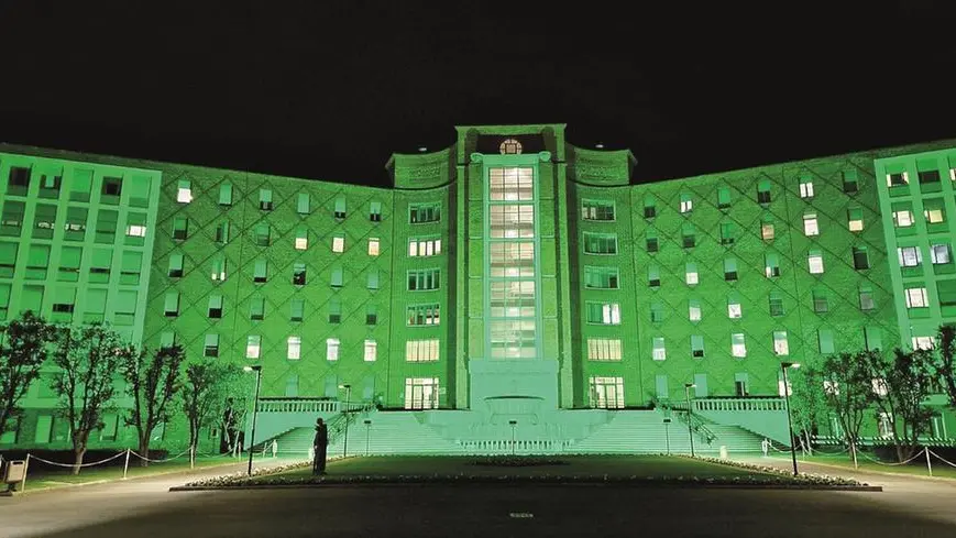La facciata dell’Ospedale Civile illuminata di verde, colore della salute mentale