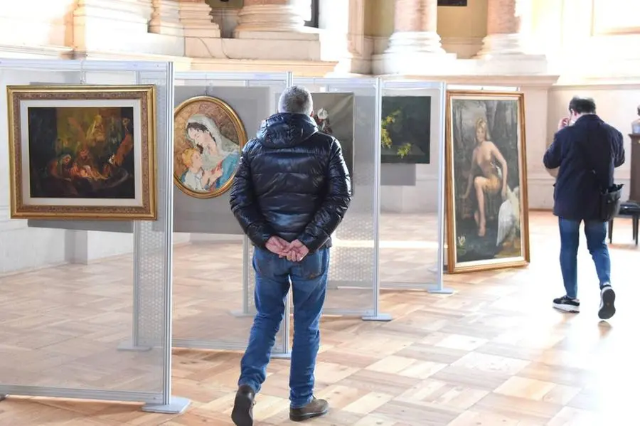 La mostra è allestita nel salone Vanvitelliano in Loggia a Brescia