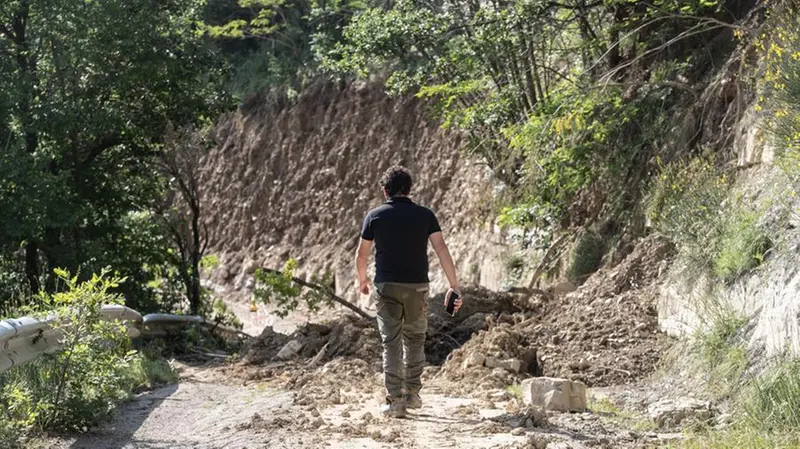 Una veduta delle frane che hanno travolto case e fattorie in località Casola Valsenio e Baffadi, nel Ravennate - Foto Ansa © www.giornaledibrescia.it